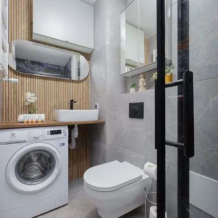 Na Alejach Jerozolimskich Przy Palacu Kultury I Nauki By Renters * 바르샤바