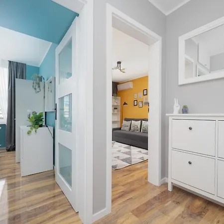 Na Alejach Jerozolimskich Przy Palacu Kultury I Nauki By Renters *