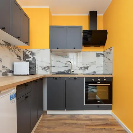 Na Alejach Jerozolimskich Przy Palacu Kultury I Nauki By Renters Warszawa