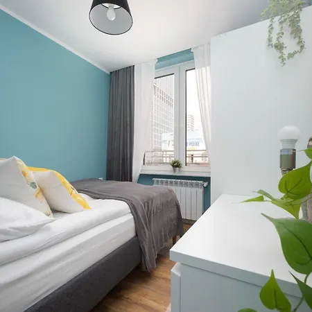 Na Alejach Jerozolimskich Przy Palacu Kultury I Nauki By Renters *