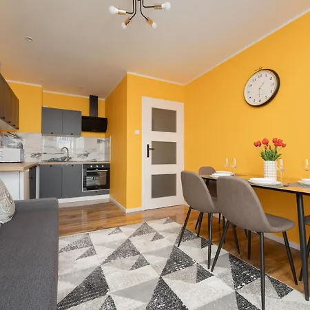 Na Alejach Jerozolimskich Przy Palacu Kultury I Nauki By Renters