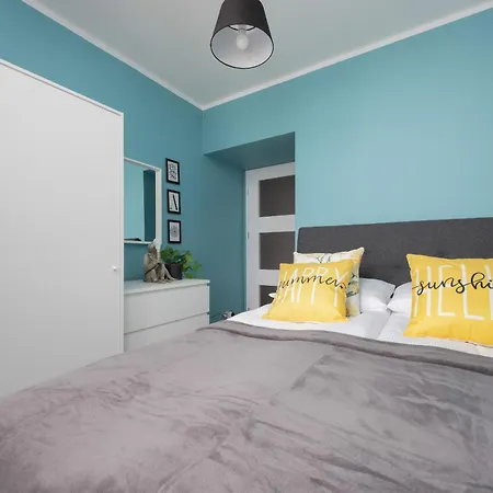 Na Alejach Jerozolimskich Przy Palacu Kultury I Nauki By Renters *