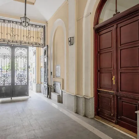 Na Alejach Jerozolimskich Przy Palacu Kultury I Nauki By Renters Varsó