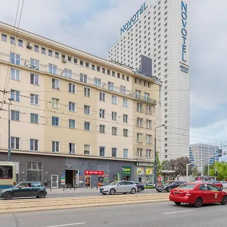 Na Alejach Jerozolimskich Przy Palacu Kultury I Nauki By Renters Lägenhet