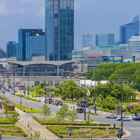 Na Alejach Jerozolimskich Przy Palacu Kultury I Nauki By Renters *